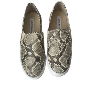 Steve Madden Symba Slip on sneakers-size 8